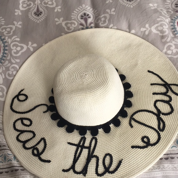 Great floppy straw hats for girl’s vacay weekend! - Picture 4 of 5